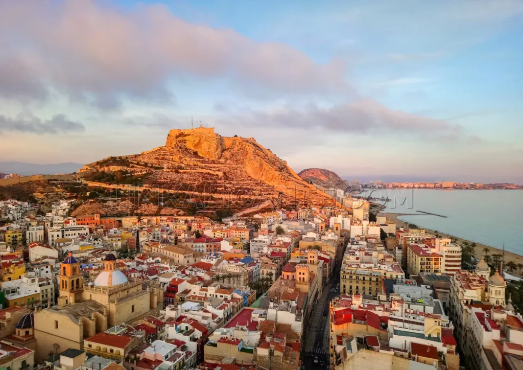 Imagen de Alicante y el Castillo de Santa Barbara
