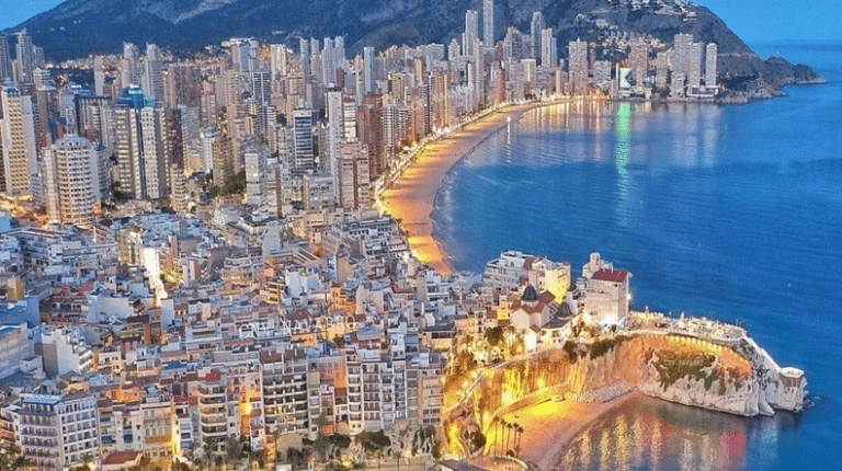 Imagen de Benidorm al atardecer